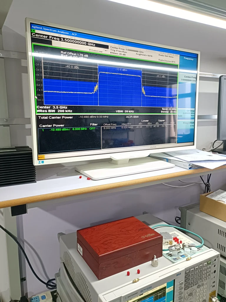Moduł nadajnika modulatora kodera wideo COFDM obsługuje 1,4-2,4-3-3,6-4-4,9-5-6 Ghzdajnika6Ghz 3 Waveform-diagram-of-3.5Ghz-COFDM-video-encoder-modulator-transmitter-module-test