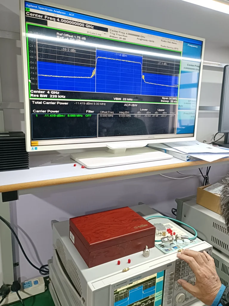 Moduł nadajnika modulatora kodera wideo COFDM obsługuje 1,4-2,4-3-3,6-4-4,9-5-6 Ghza5-6Ghz 1 Waveform-diagram-of-4Ghz-COFDM-video-encoder-modulator-transmitter-module-test